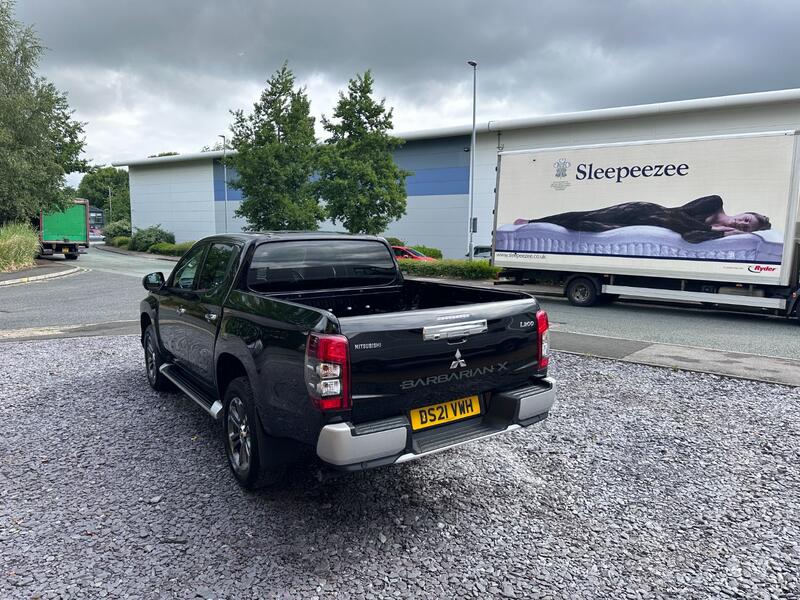MITSUBISHI L200