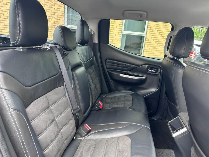MITSUBISHI L200