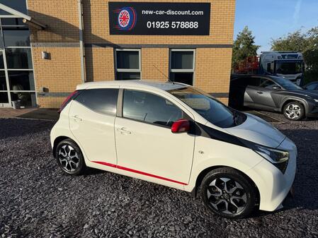 TOYOTA AYGO 1.0 VVT-i x-trend